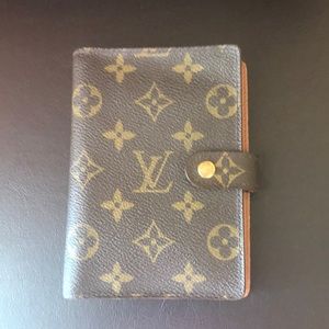Authentic Louis Vuitton Passport Holder / Agenda